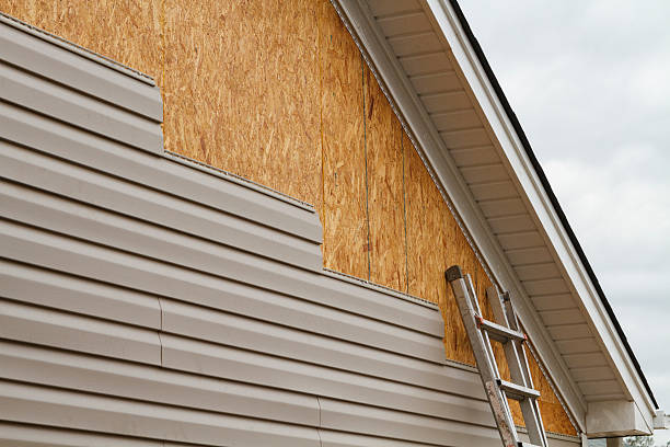 Professional Siding technician working in Wrightsville, PA